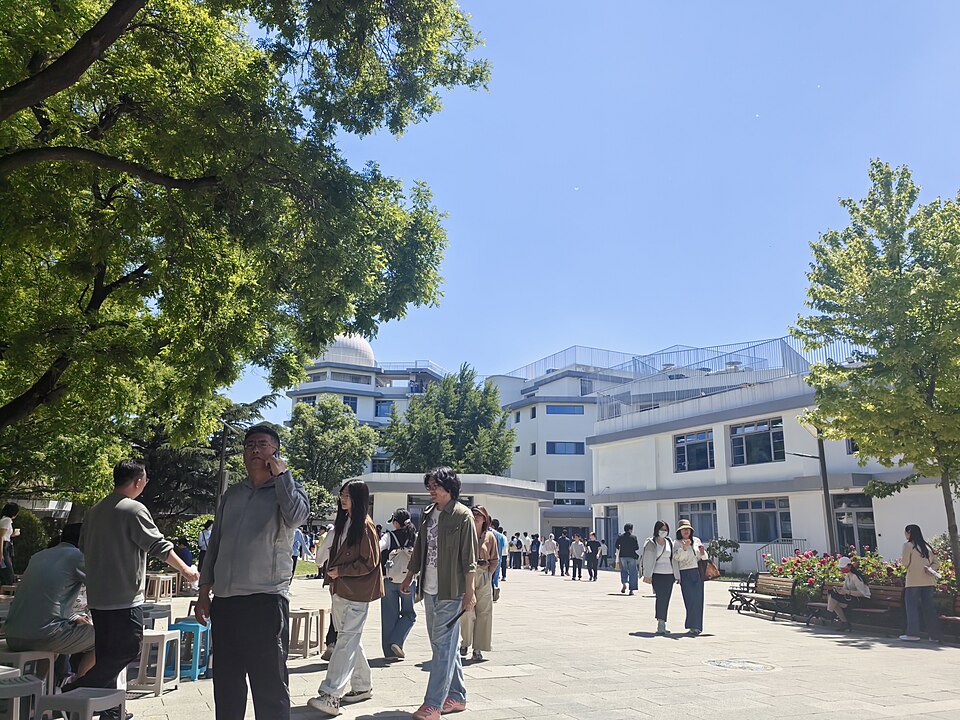 校园庭院 · 2026实景照片
